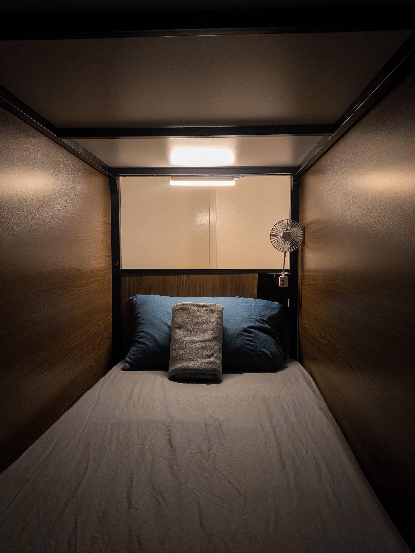 SeaManLive individual bed
